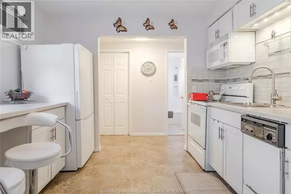 Windsor, ON N8X3S7,2428 Highland AVENUE