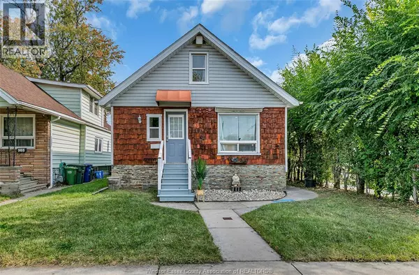 Windsor, ON N9A5G2,996 OAK AVENUE