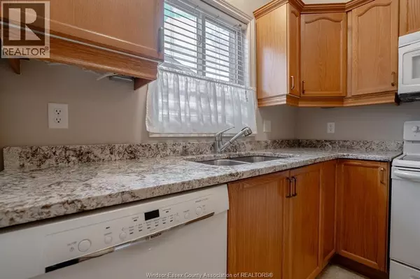 Kingsville, ON N9Y4G3,125 Woodycrest AVENUE