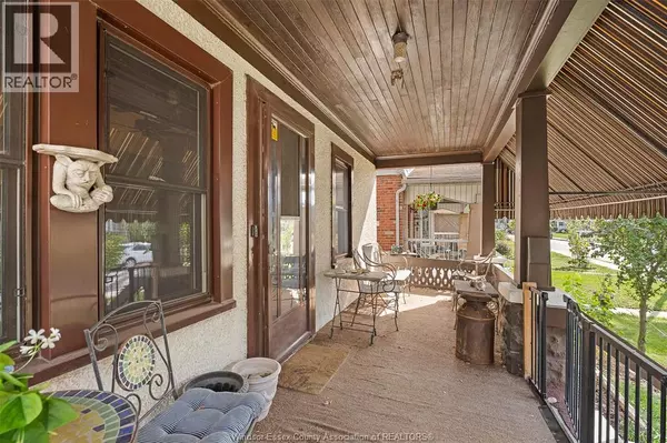 Windsor, ON N9A2P1,920 MOY AVENUE