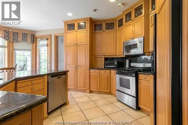 Windsor, ON N8P1M7,303 SHOREVIEW CIRCLE