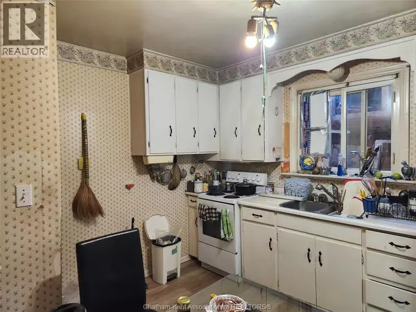 Chatham, ON N7M5B5,33 John STREET