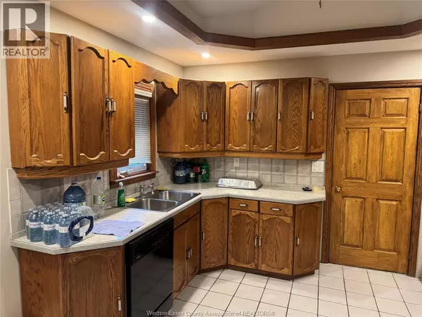 Windsor, ON N8W2K4,3088 PARKWOOD AVENUE