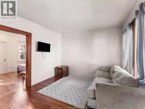 Windsor, ON N9C1J4,3493 PETER STREET