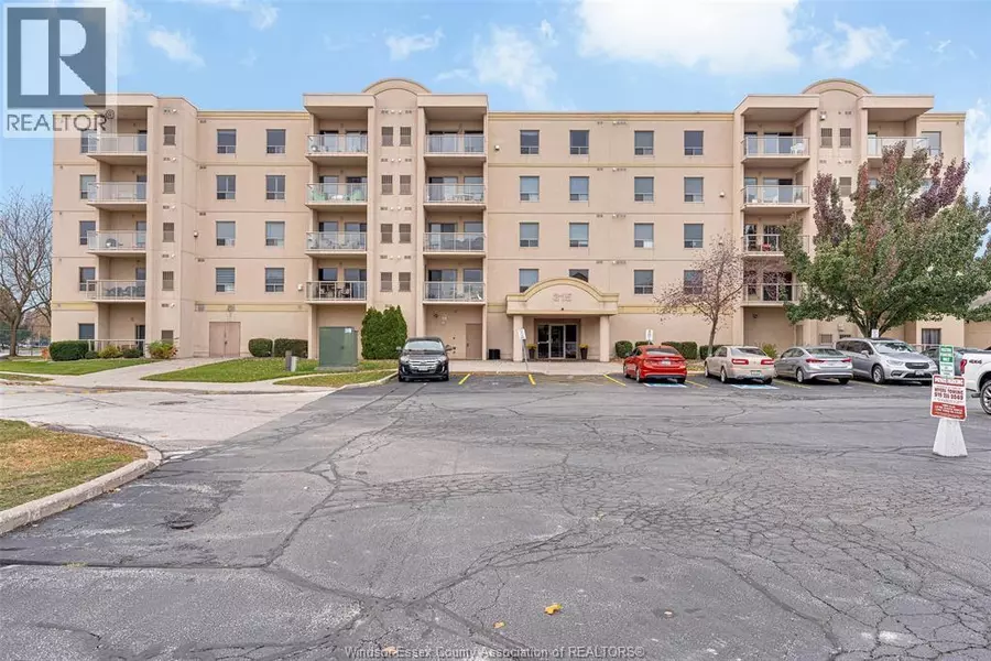 315 VILLAGE GRV #501, Tecumseh, ON N8N5G4