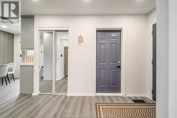 Windsor, ON N8W5R6,3812 DEVONWOOD AVENUE