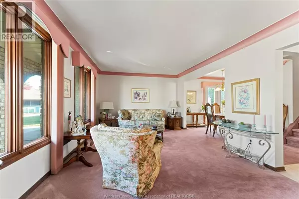 Windsor, ON N8W4X2,2737 BRAMLEY CRESCENT