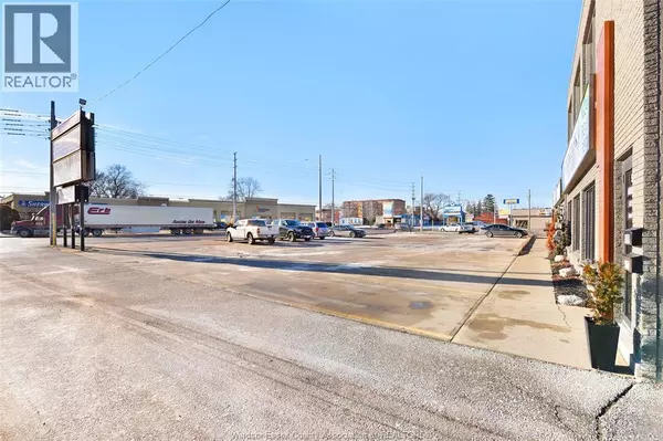 Windsor, ON N8T1E3,5940-80 TECUMSEH RD East #6