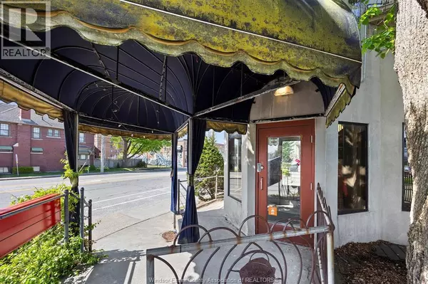 Windsor, ON N9A5R5,620 UNIVERSITY AVENUE West