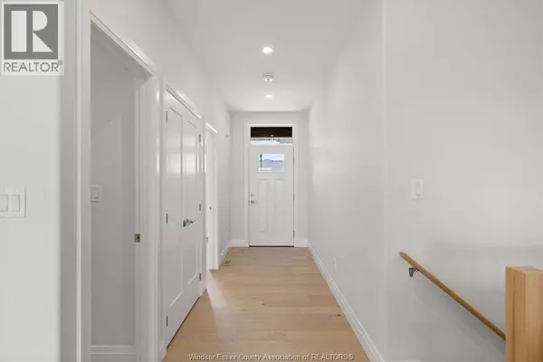 Windsor, ON N8P0E9,2434 BARKLEY AVENUE