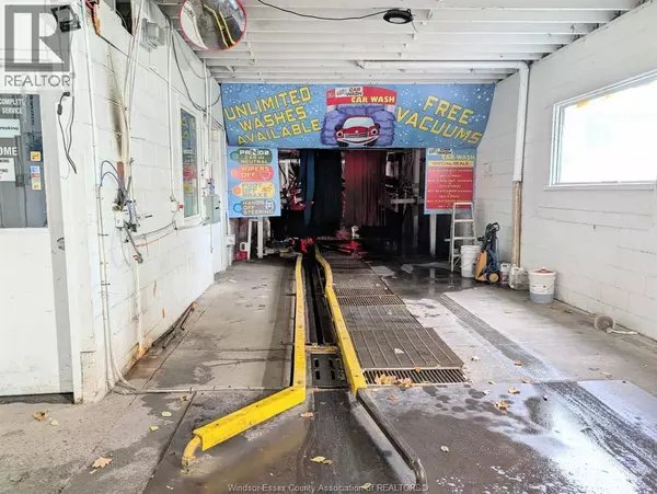 Windsor, ON N8T1P7,2393 PILLETTE AVENUE