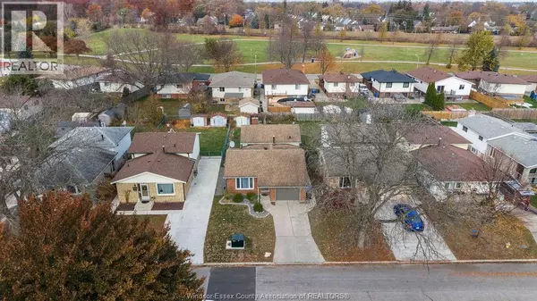 Windsor, ON N8W4X2,2772 BRAMLEY