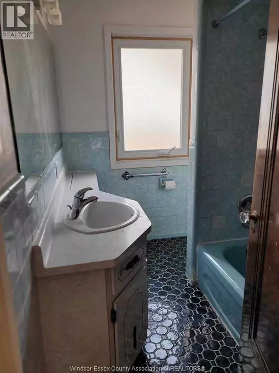 Windsor, ON N9B2T6,430 RANDOLPH AVE #UPPER