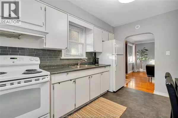 Windsor, ON N9C1Z6,3891 VAUGHAN STREET