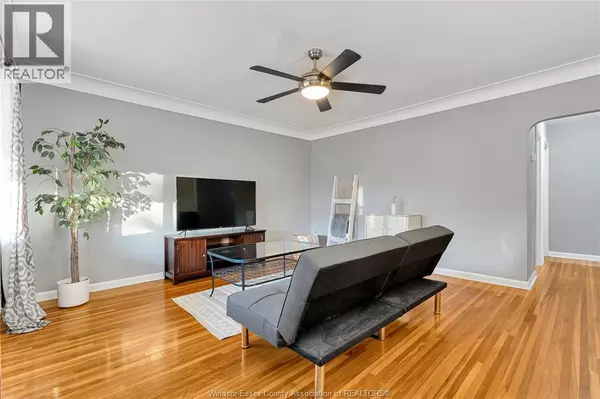 Windsor, ON N9C1Z6,3891 VAUGHAN STREET