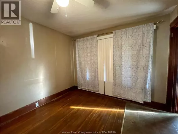 Windsor, ON N8X2T2,596 IRVINE