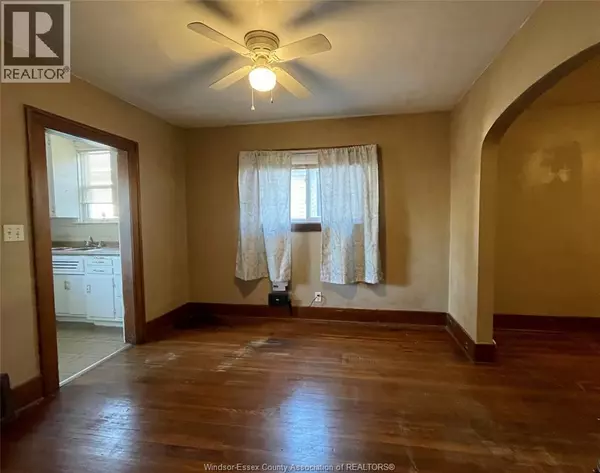 Windsor, ON N8X2T2,596 IRVINE