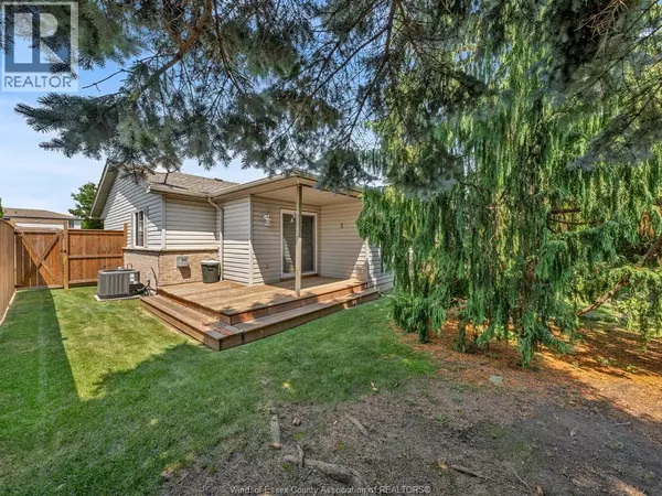 Amherstburg, ON N9V3Y6,341 RIDGEVIEW PL N