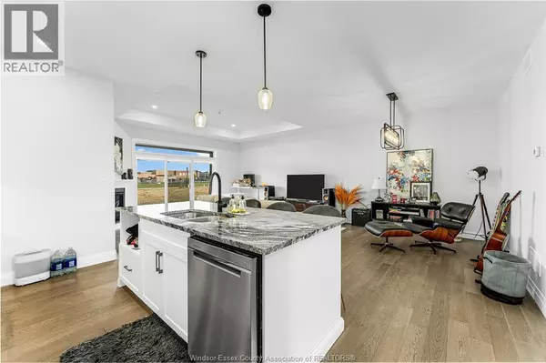 Windsor, ON N8P0E9,2398 Barkley