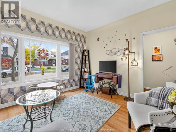 Windsor, ON N9A5E7,559 OAK STREET