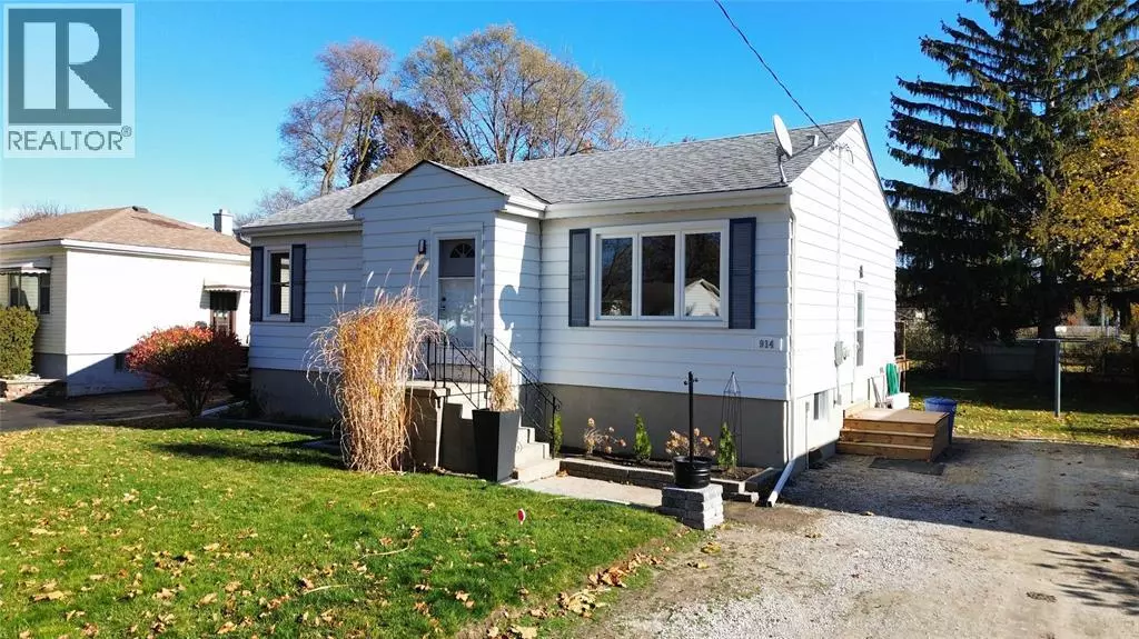 Sarnia, ON N7V4A7,914 HAGLE STREET
