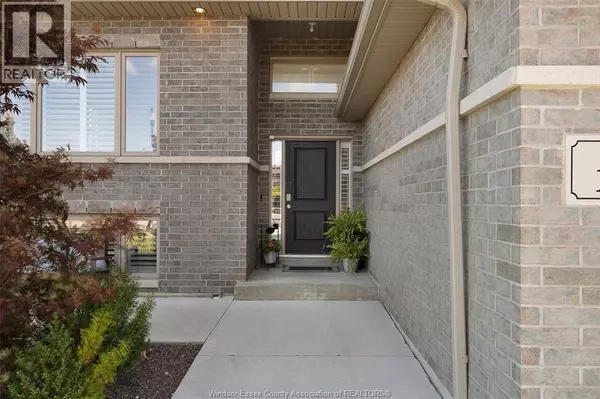 Lakeshore, ON N8L0T4,1345 DEER RUN TRAIL