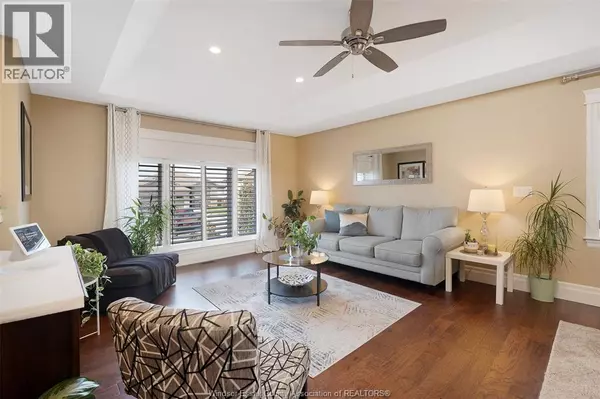 Lakeshore, ON N8L0T4,1345 DEER RUN TRAIL