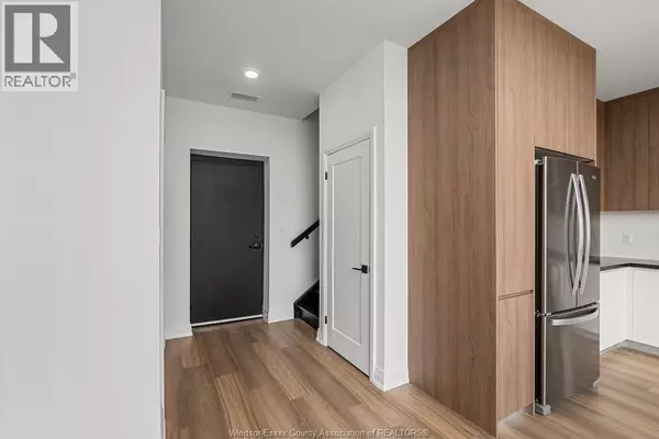 Lasalle, ON N9H0R1,4400 LAURIER Pkwy #212