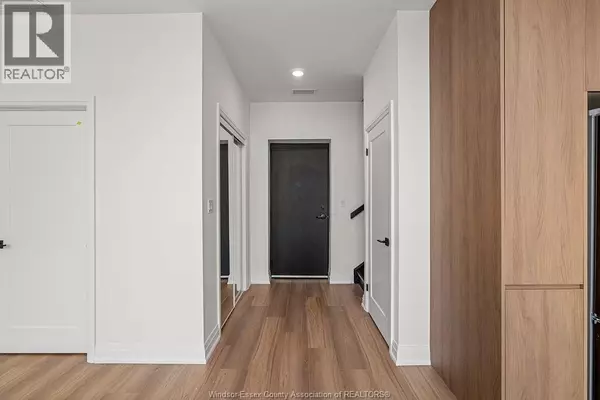 Lasalle, ON N9H0R1,4400 LAURIER Pkwy #212