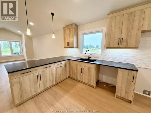 Chatham, ON N7M0T3,216 IRONWOOD TRAIL