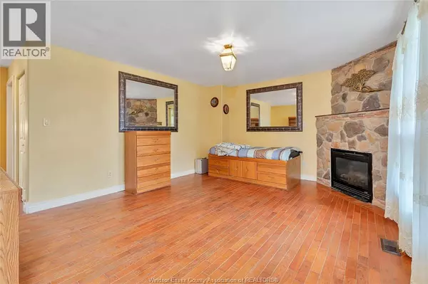 Lakeshore, ON N0R1K0,309 SOUTH MIDDLE ROAD