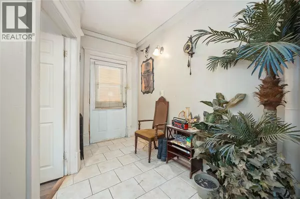 Sarnia, ON N7T2N1,176 CHRISTINA STREET South