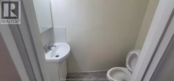 Windsor, ON N9E3B7,2678 ASKIN AVENUE