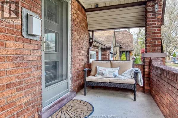 Windsor, ON N9E3E3,2993 RANDOLPH