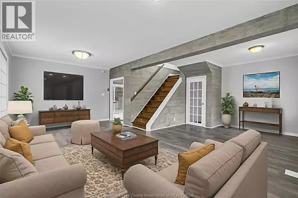 Windsor, ON N9A3A5,1107 UNIVERSITY AVENUE East