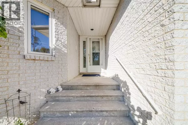 Lakeshore, ON N0R1A0,1266 SHORELINE AVENUE