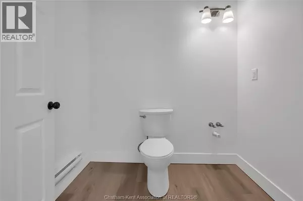 Dresden, ON N0P1M0,131 Main STREET