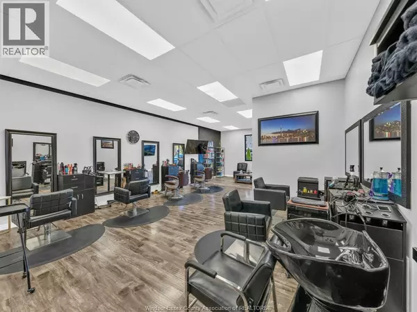 Tecumseh, ON N8N4V8,14306 Tecumseh ROAD East