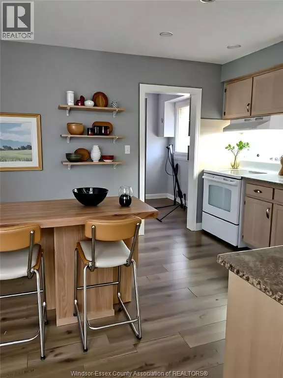 Windsor, ON N8W4V7,2442 ARTHUR RD.