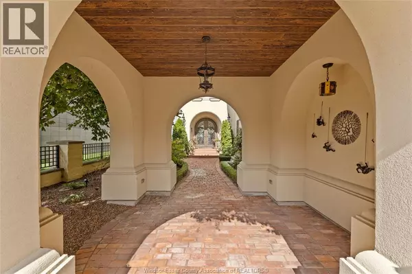 Tecumseh, ON N8N1A8,13038 RIVERSIDE DRIVE