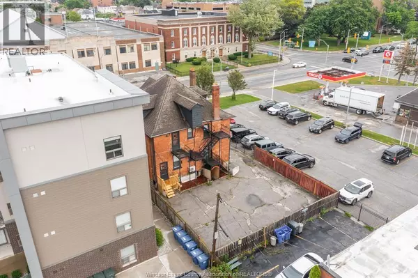 Windsor, ON N9A4J5,961 OUELLETTE AVE #3