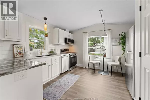 Lakeshore, ON N8N2T2,22 LAVINDALE