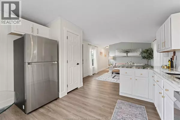 Lakeshore, ON N8N2T2,22 LAVINDALE