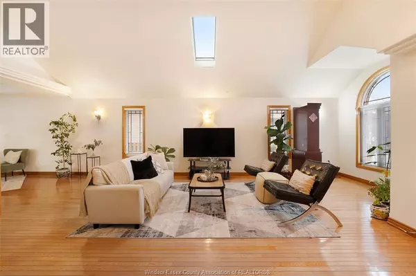 Windsor, ON N9E4R3,469 John Harvey Crescent