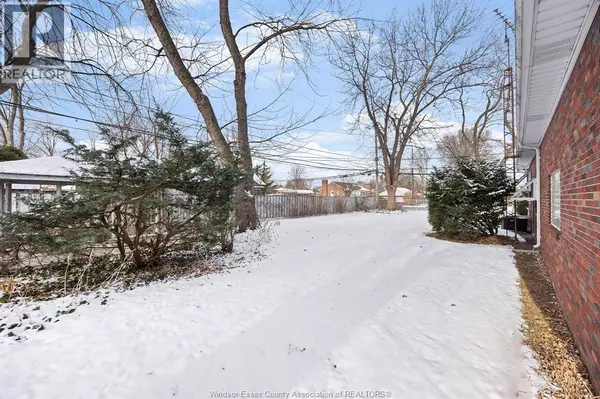 Windsor, ON N9E1W6,3207 BRUCE