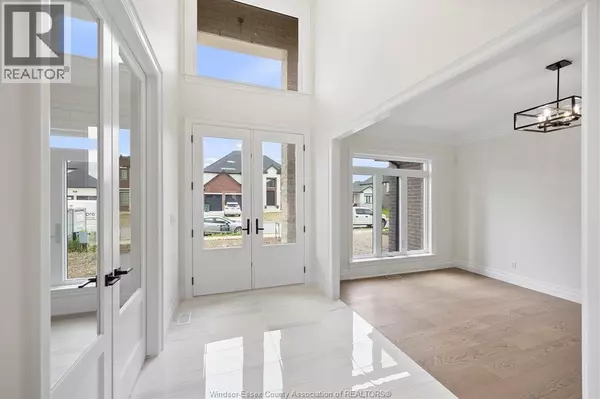 Lakeshore, ON N8L0K4,1223 CAMPANA CRESCENT