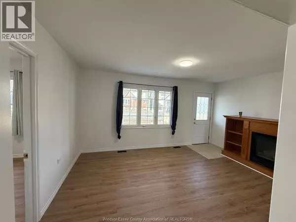 Windsor, ON N9C1P1,3693 QUEEN STREET