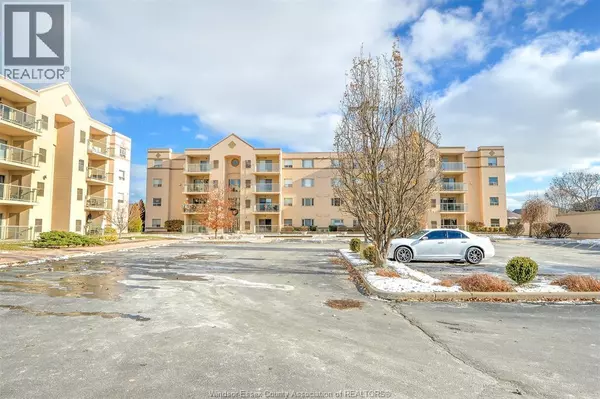 Tecumseh, ON N8N4X7,320 VILLAGE GROVE DR #A304