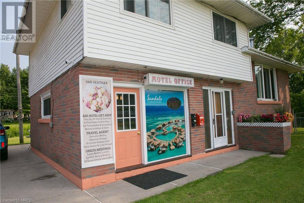 Seeleys Bay, ON K0H2N0,299 15 Highway