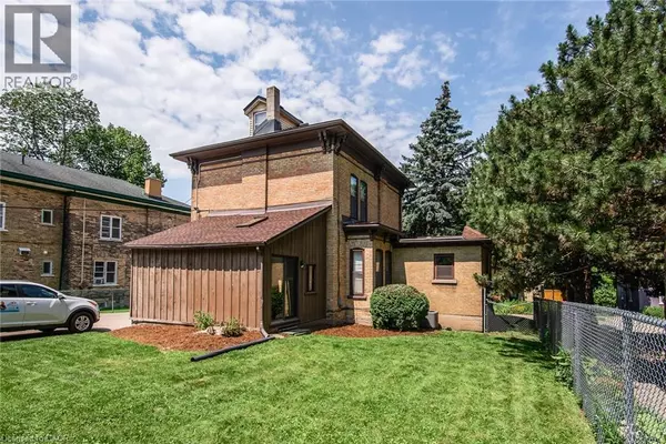 Kitchener, ON N2H5A2,109 COLLEGE Street